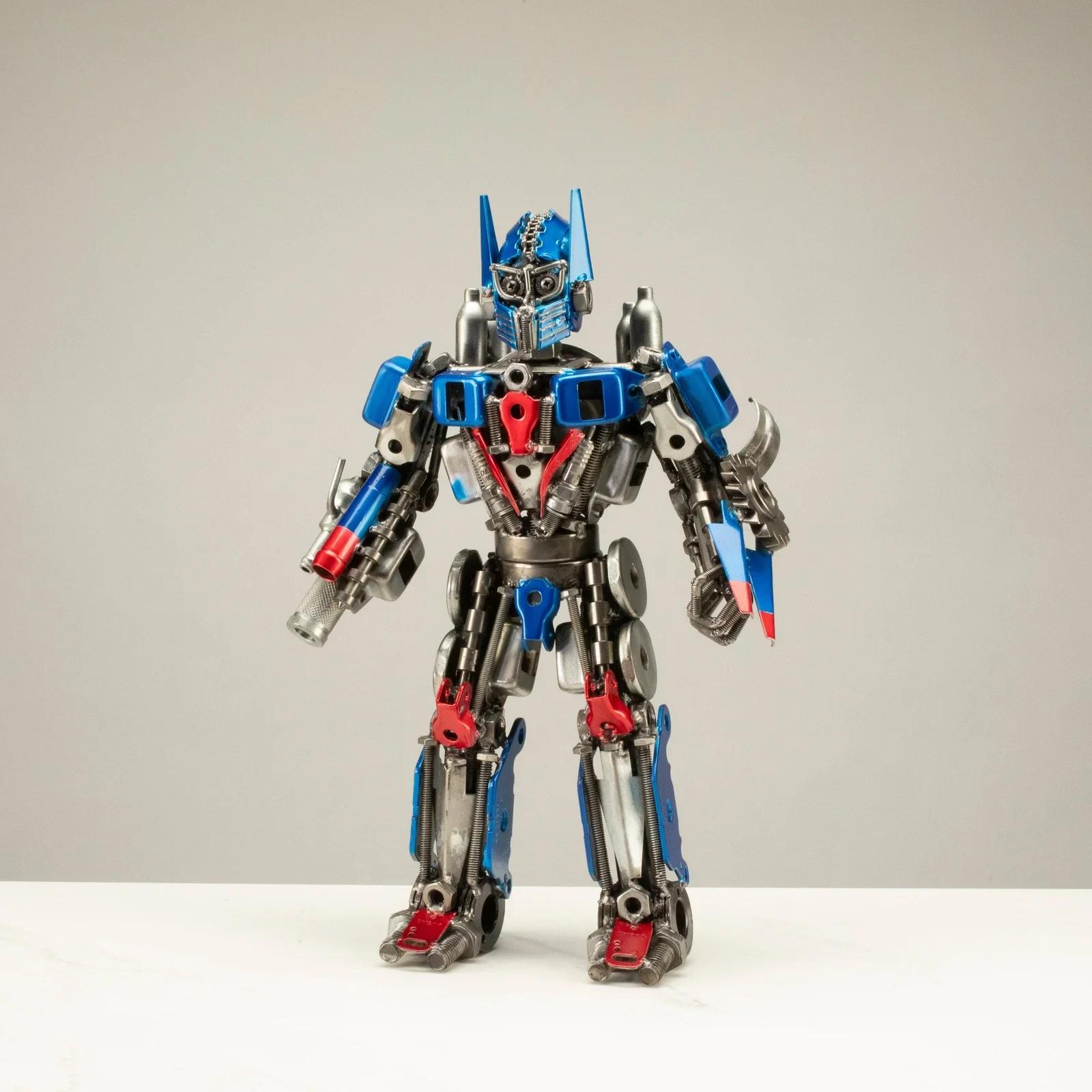 ميتال ارت – تمثال معدني معاد تدويره مستوحى من Optimus Prime بحجم 16 بوصة